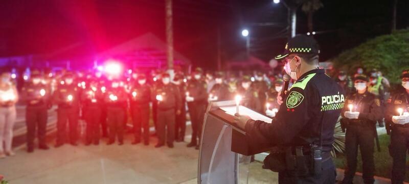 POLICIA REALIZA VELATON EN HONOR A QUIENES HAN PERDIDO LA VIDA EN CUMPLIMIENTO DEL DEBER