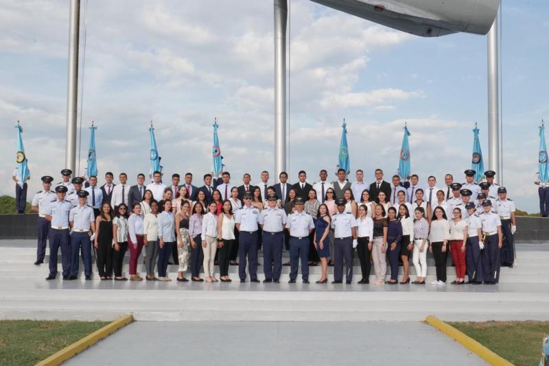 55 profesionales aspiran a ser Oficiales del Cuerpo Administrativo de la Fuerza Aérea Colombiana