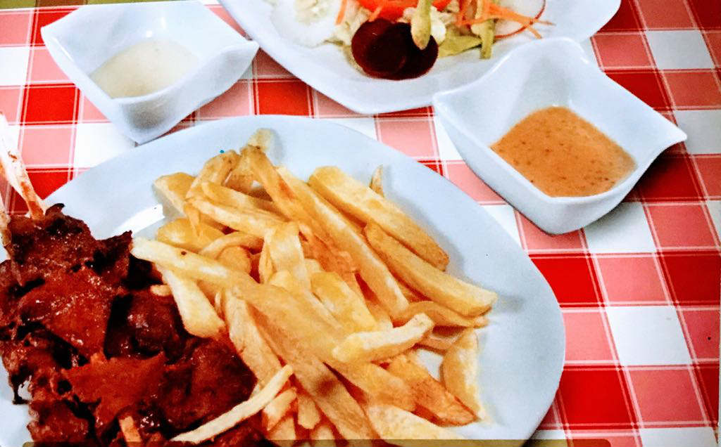 Plato con carne y papas