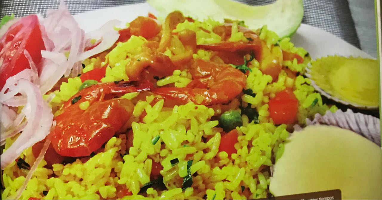 Plato con arroz y mariscos