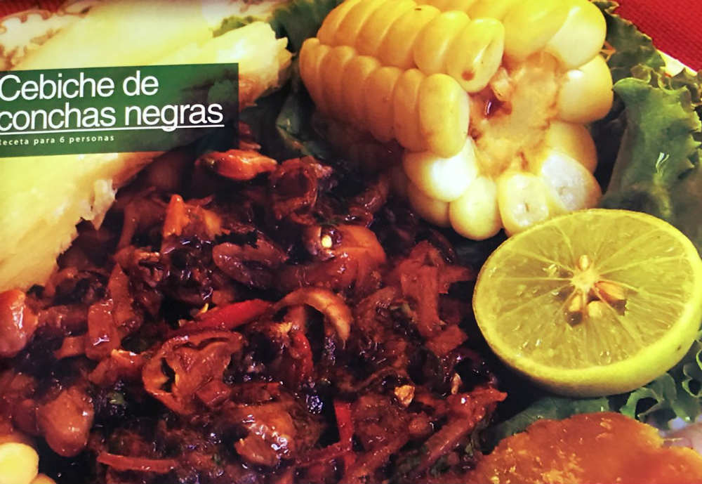 Plato con cebiche de costras negras
