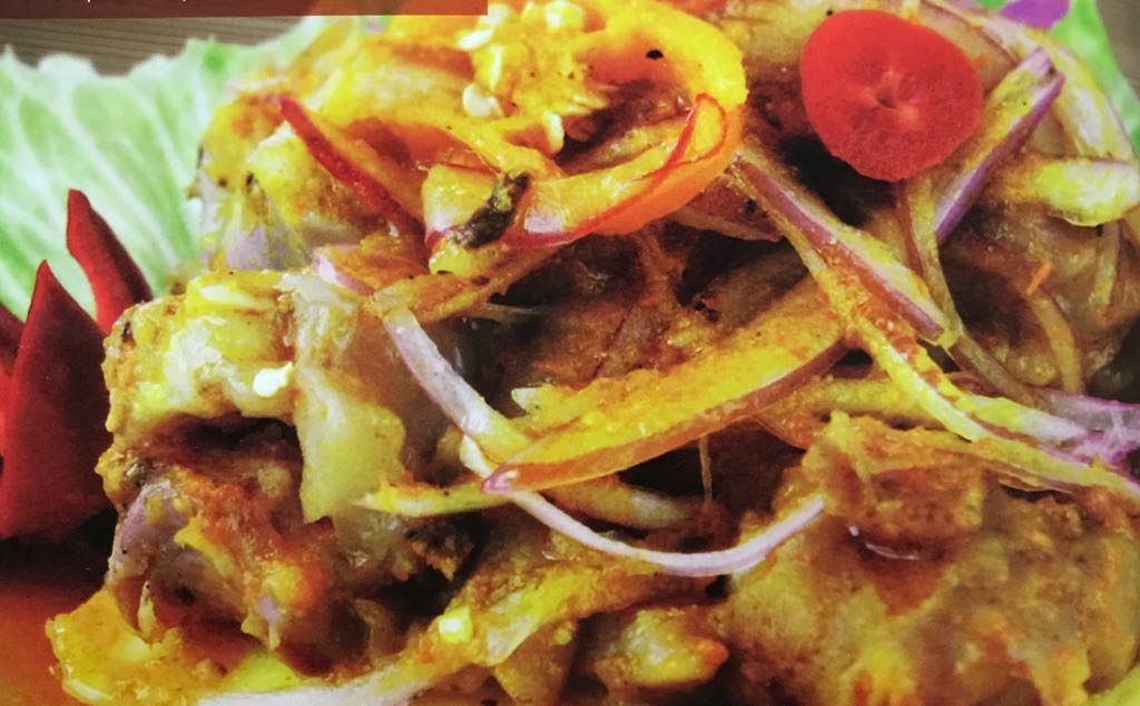 Plato de patitas en fiambre en un plato