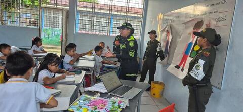 La policía del amazonas promueve la campaña " tu cuerpo es sagrado "