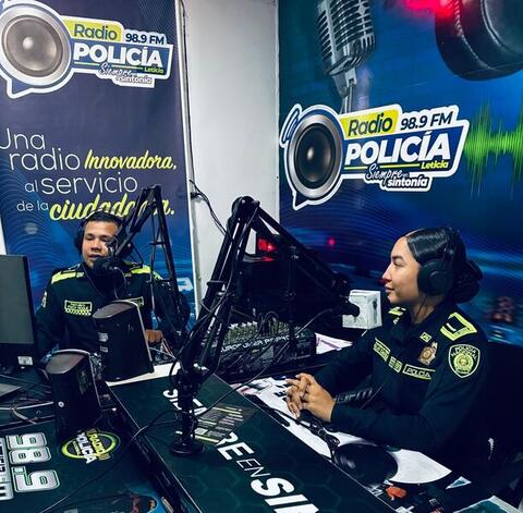 POLICÍA NACIONAL FORTALECE LA SEGURIDAD Y LA CONVIVENCIA EN LETICIA A TRAVÉS DE LA RADIO