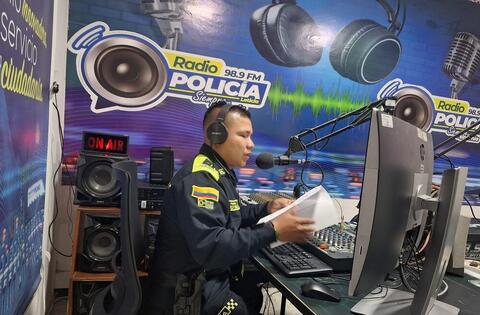 Radio Policía Leticia refuerza mensajes de prevención y seguridad en la triple frontera Radio Policía Leticia refuerza mensajes de prevención y seguridad en la triple frontera