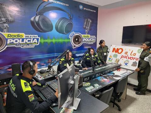 POLICÍA NACIONAL FORTALECE LA PREVENCIÓN FRENTE AL USO DE PÓLVORA EN ESPACIO CUÉNTELE AL COMANDANTE