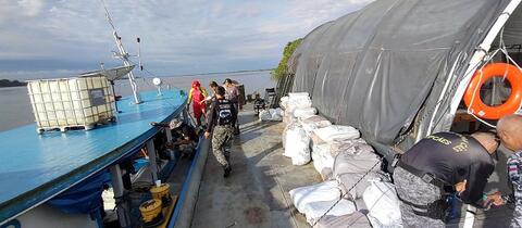 Base Arpão apreende mais de 6 toneladas de pescado ilegal dentro de embarcação