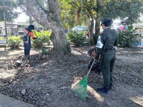La Policía Nacional embellece el parque Natalia Guzmán en el día internacional del turismo