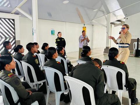 La Policía Nacional en el Amazonas fortalece la prevención de la violencia contra la mujer con apoyo de la Secretaría de Desarrollo Social