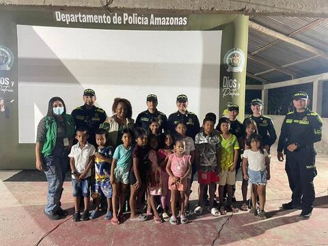 Policía Nacional desarrolla jornada de acercamiento comunitario en el sector San José con actividad ‘Cine al Parque’