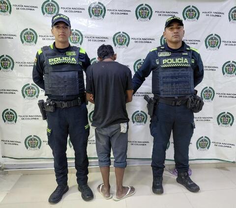 Captura en flagrancia por presunto delito de tráfico de estupefacientes en el barrio Victoria Regia Captura en flagrancia por presunto delito de tráfico de estupefacientes en el barrio Victoria Regia