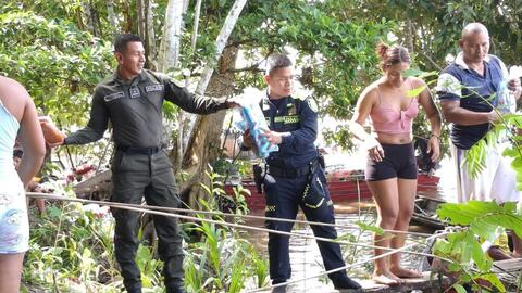 POLICÍA DE SANTA SOFÍA APOYÓ A EMBARCACIÓN PERUANA QUE NAUFRAGÓ EN EL RÍO AMAZONAS POLICÍA DE SANTA SOFÍA APOYÓ A EMBARCACIÓN PERUANA QUE NAUFRAGÓ EN EL RÍO AMAZONAS