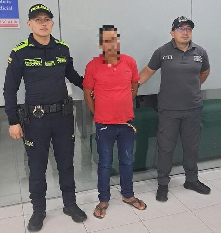 LA POLICIA EN EL AMAZONAS CAPTURA A CIUDADANO EN FRAGANCIA POR TRÁFICO DE ESTUPEFACIENTES EN EL BARRIO ÁGUILA LA POLICIA EN EL AMAZONAS CAPTURA A CIUDADANO EN FRAGANCIA POR TRÁFICO DE ESTUPEFACIENTES EN EL BARRIO ÁGUILA