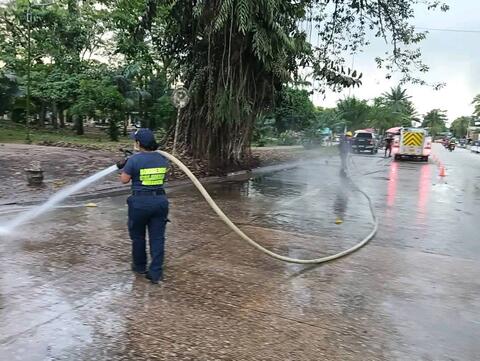 La unidad de Servicios Públicos y Bomberos fortalecen acciones para mantener limpia a Leticia La unidad de Servicios Públicos y Bomberos fortalecen acciones para mantener limpia a Leticia