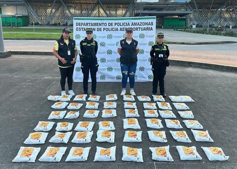 Policía Nacional incauta 50 paquetes de tabaco de procedencia extranjera en Leticia Policía Nacional incauta 50 paquetes de tabaco de procedencia extranjera en Leticia