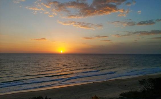 Vista del mar en amanecer en Gold Coast