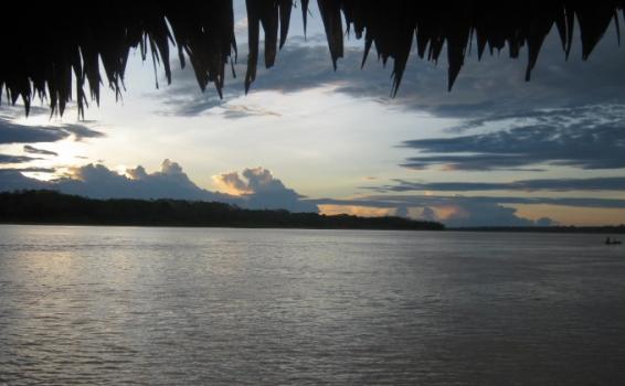 Foto en una balsa a orillas del rio Amazonas
