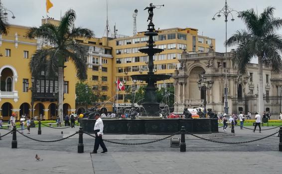 Plaza de armas en Peru