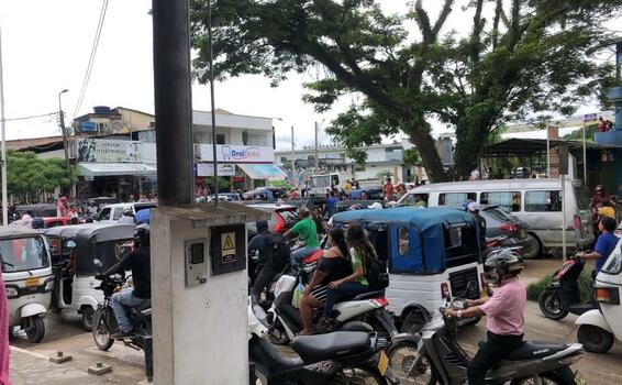 image for Motociclistas bloquean paso fronterizo entre Leticia y Tabatinga