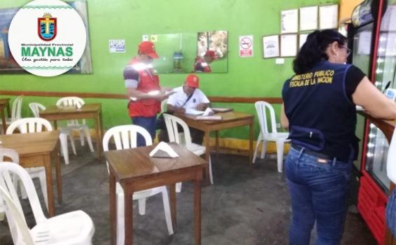 Establecimientos de hamburguesas insalubres cerrado Personas en inspeccion a negocios de comida