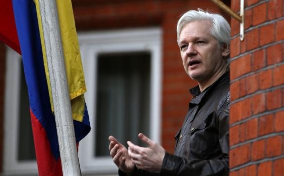 Julian Assange en la embajada de Ecuador 