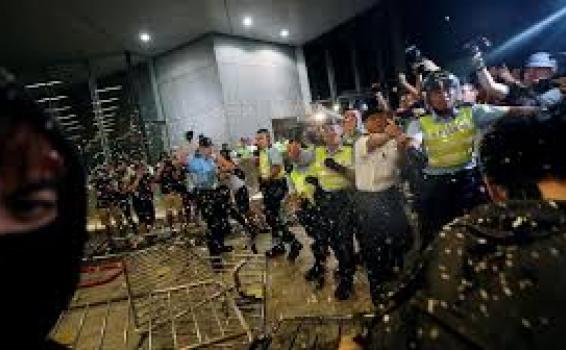 image for Violentas jornadas de Nochebuena y Navidad en Hong Kong