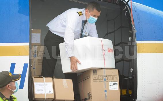 Autoridades recibieron vacunas para el Amazonas image for Autoridades recibieron vacunas para el Amazonas