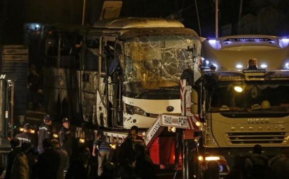 Buses abatidos por un hecho terrorista