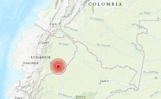 Area del globo de la tierra mostrando mapa de Ecuador y Colombia 