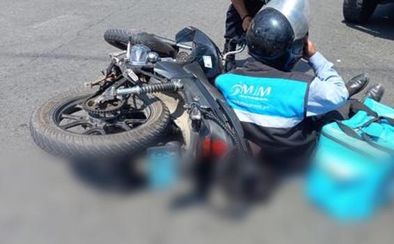 image for Mensajero en moto salva de morir