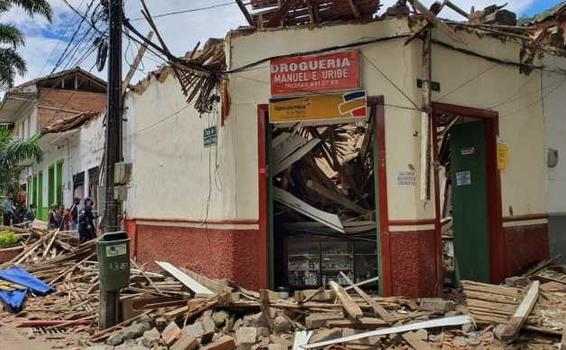image for Desplome de techo dejó cinco personas lesionadas | Ciudad Bolívar