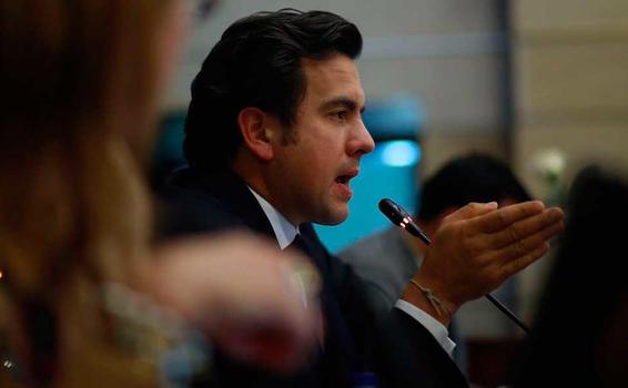 Medios solo muestran la pequeña corrupción / Senador Lara image for Medios solo muestran la pequeña corrupción / Senador Lara