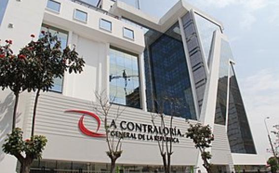 Irregularidades en proceso de transporte en materiales educativos Edificio de la contraloria en Peru