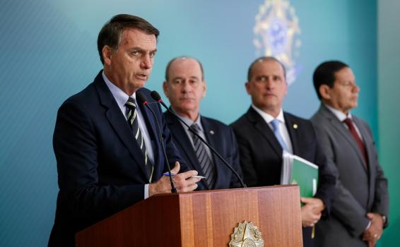 Governo prepara MP para anistiar armas irregulares Presidente em uma conferencia de imprensa