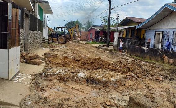 image for Prefeitura faz drenagem e terraplanagem na Rua 12 de Outubro