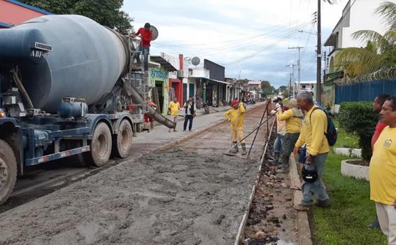 Rua Tiradentes trabalhos de Pavimentacao