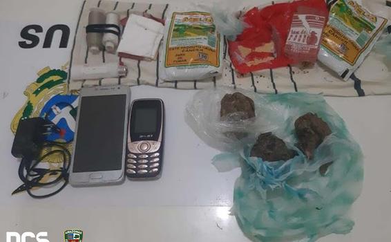 PM apreende drogas e celulares arremessados para dentro da Unidade Prisional image for PM apreende drogas e celulares arremessados para dentro da Unidade Prisional