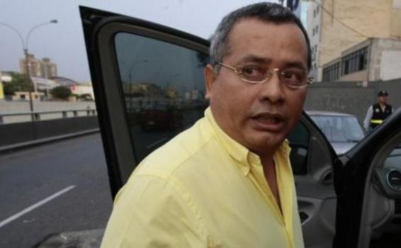 Rodolfo Orellana amasó fortuna de S/ 540 millones Rodolfo Orellana entrando a un auto