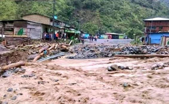 Rio por lluvias desvordado