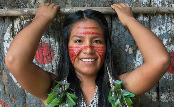 image for Indígena brasileña arrasa en TikTok mostrando costumbres de su comunidad