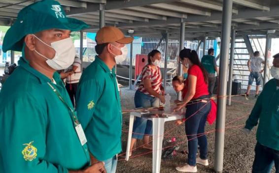 image for Embarcação que foi atracada no porto de tabatinga trazendo passageiros