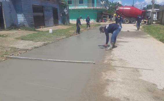 image for Prefeitura retomou pavimentação em concreto armado na Rua Fábio Lucena