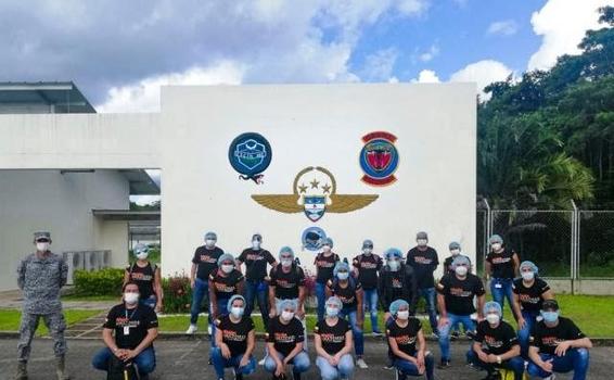 image for Profesionales voluntarios llegan a Leticia para apoyar crisis del Covid-19 