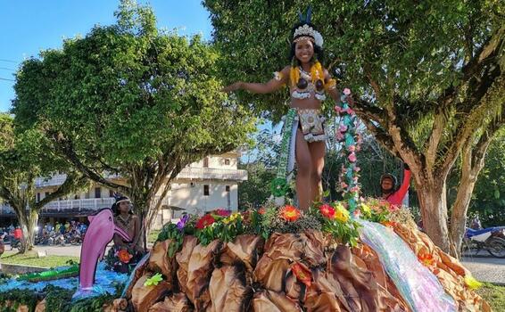 image for Desfile de carroças com a presença das três candidatas