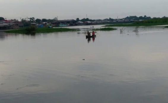 image for Denuncian que pescadores sacan pescado en zona contaminada 
