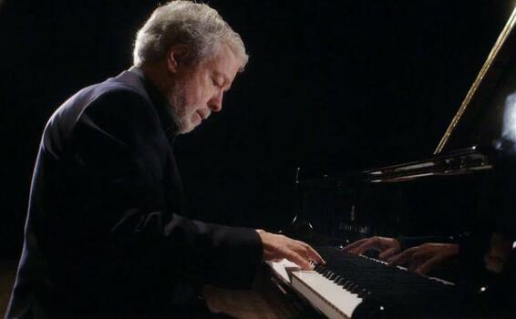 image for Pianista Nelson Freire morre aos 77 anos