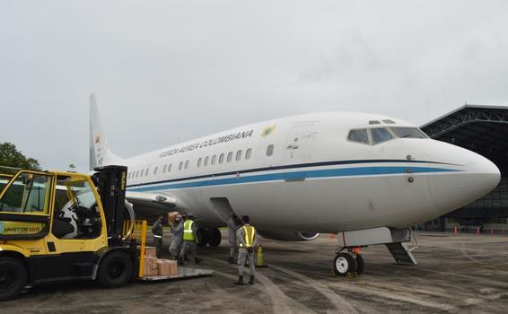 image for 3000 kilogramos de alimentos fueron transportados en el avión presidencial