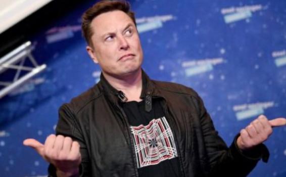 image for Elon Musk baja al tercer puesto de los más ricos del mundo / Bitcóin