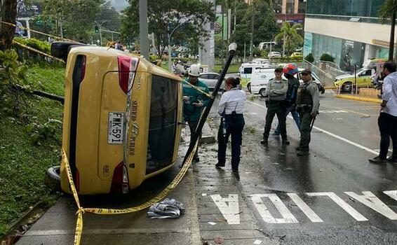 Accidente de camión en el Poblado deja 13 carros afectados image for Accidente de camión en el Poblado deja 13 carros afectados