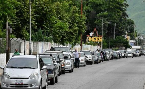 image for Escasez de gasolina se intensifica en Caracas